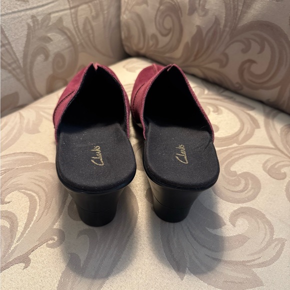 Clarks Women's Burgundy Suede Mules Clogs Slip Ons 7.5 - Picture 4 of 6